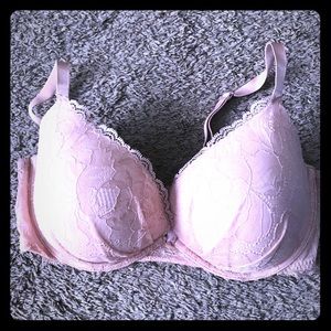 Victoria’s Secret 38DD push up bra
